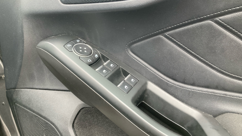 Ford Focus 1.0 EcoBoost Hybrid mHEV 155 ST-Line Edition 5dr Petrol Hatchback